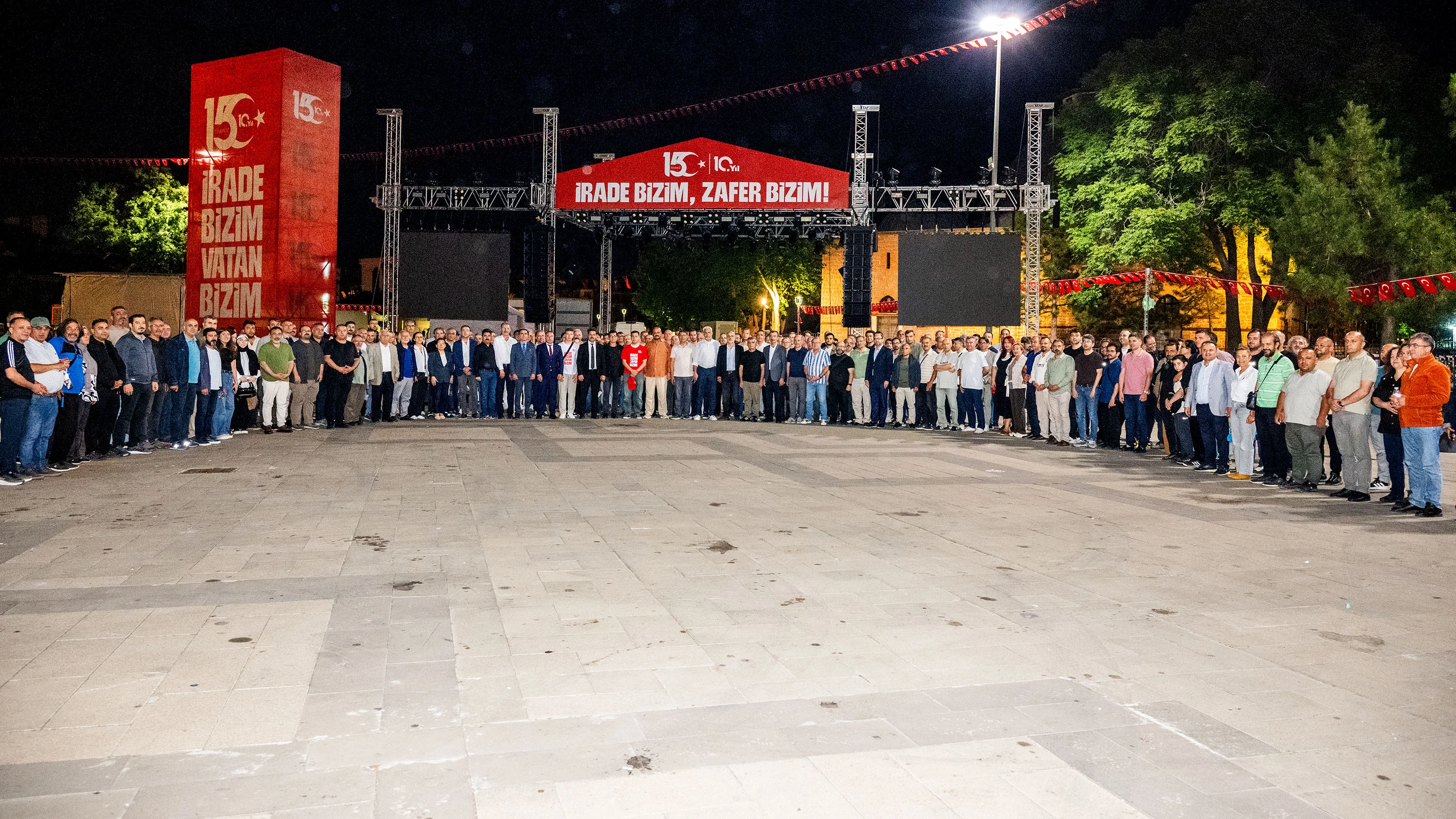 Selçuk Üniversitesi öğrenci ve personeliyle 15 Temmuz etkinliklerinde yerini aldı